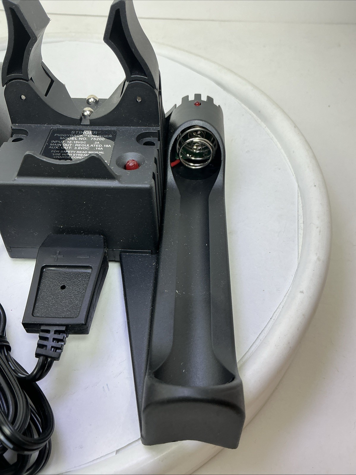 Stinger 75200 12v Streamlight Flashlight Charger (charger Only No Flashlight)