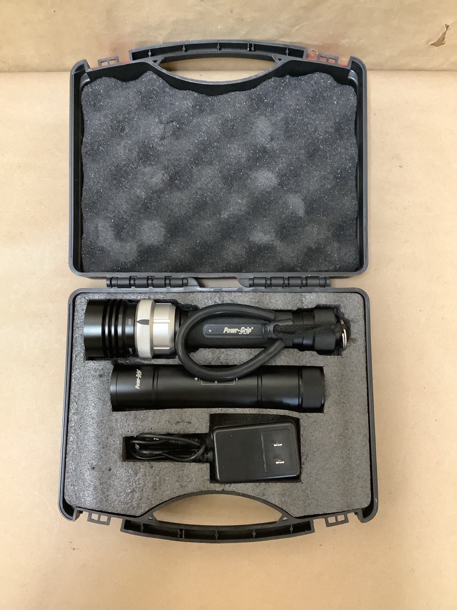 POWR-GRIP CO INC. FLASHLIGHT KIT WITH BATTERY & CHARGER IN BLACK CAS (B42012948)