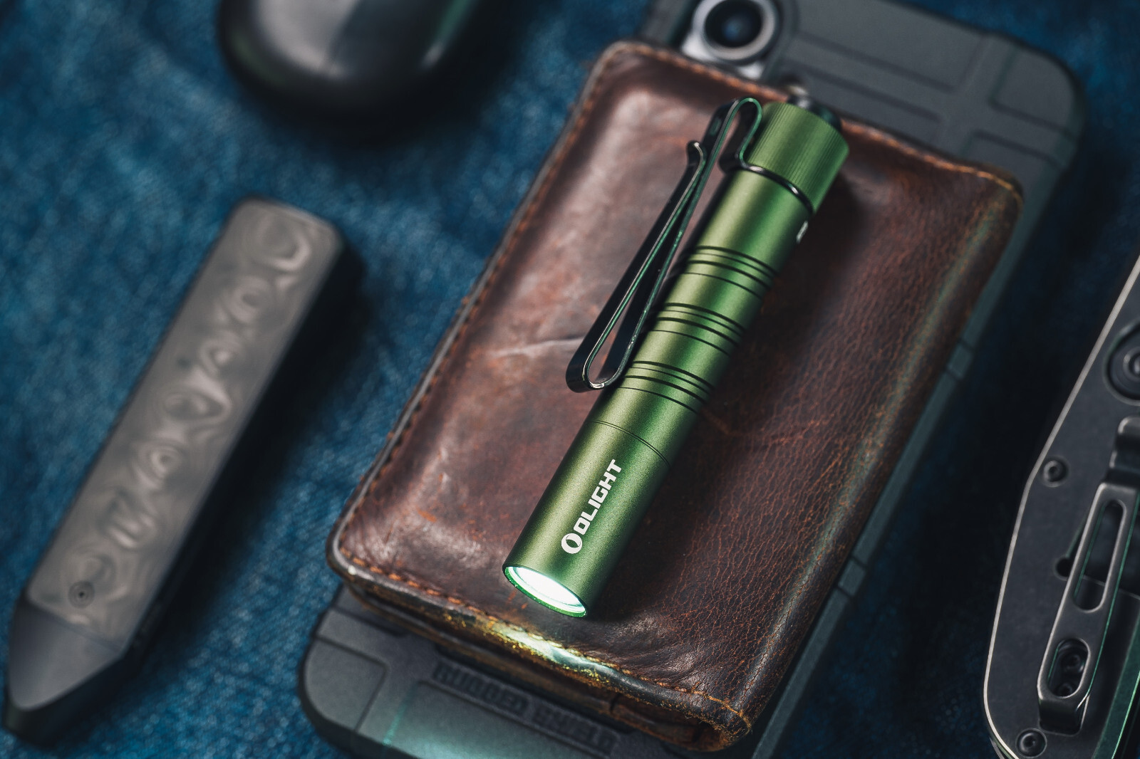 Olight I3T 2 EOS OD Green Dual-Output Tail Switch EDC Flashlight, 200/300 Lumens