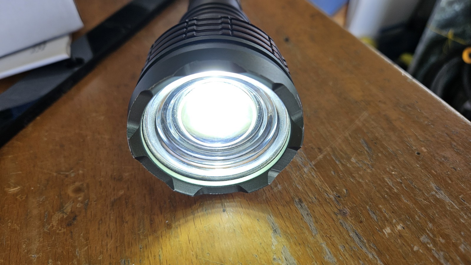 Duracell Durabeam Ultra 1300 Lumen LED flashlight With Zoom Focus