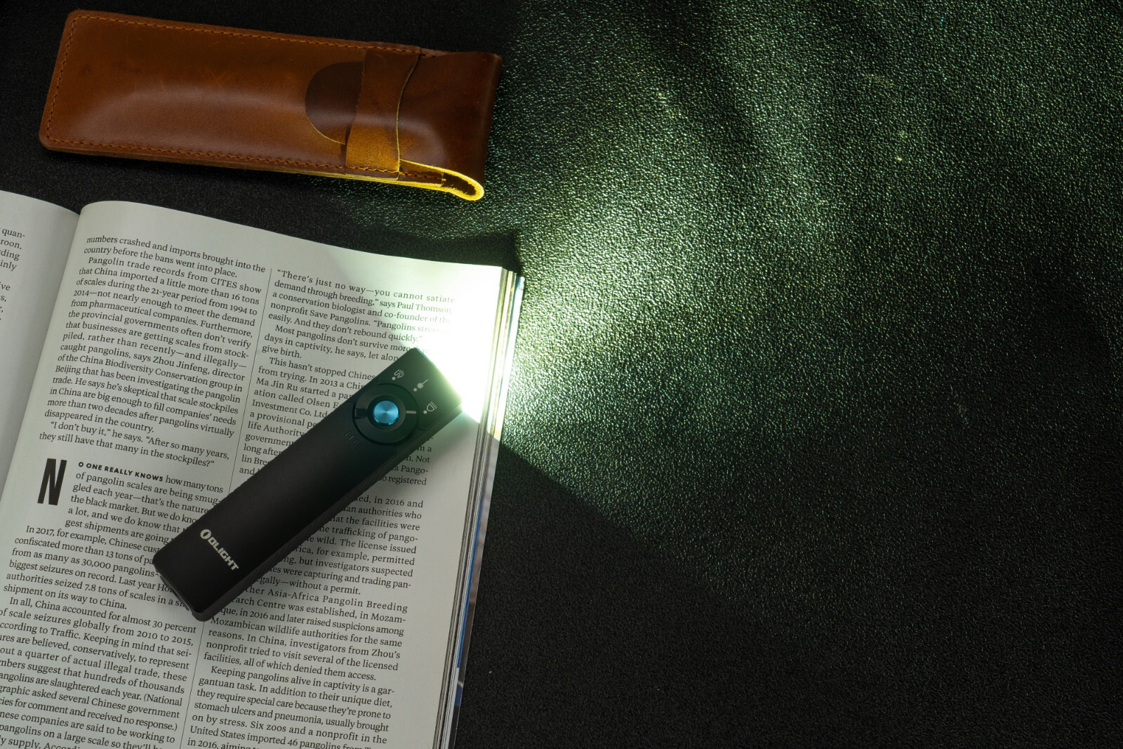 Olight Arkfeld Pro Black CW Flat EDC Flashlight, LED Light/Green Beam/UV, 1300 L