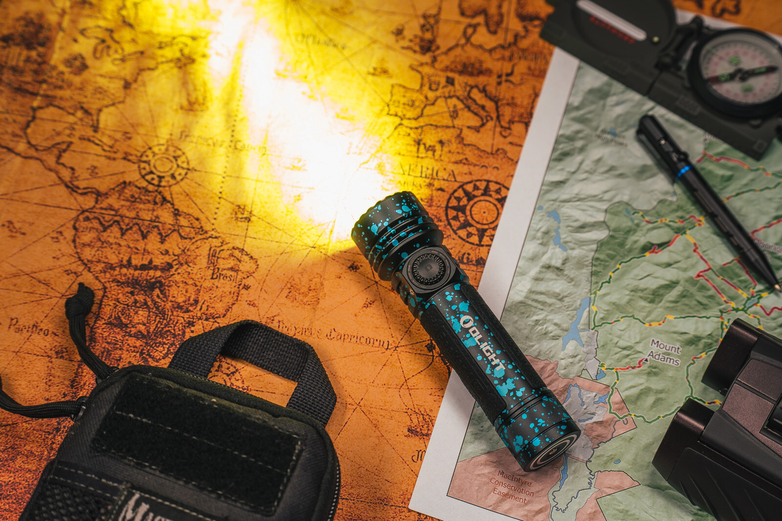 Olight Seeker 4 Pro Deep Ocean Flashlight, Versatile Holster, 4600 Lumens, CW