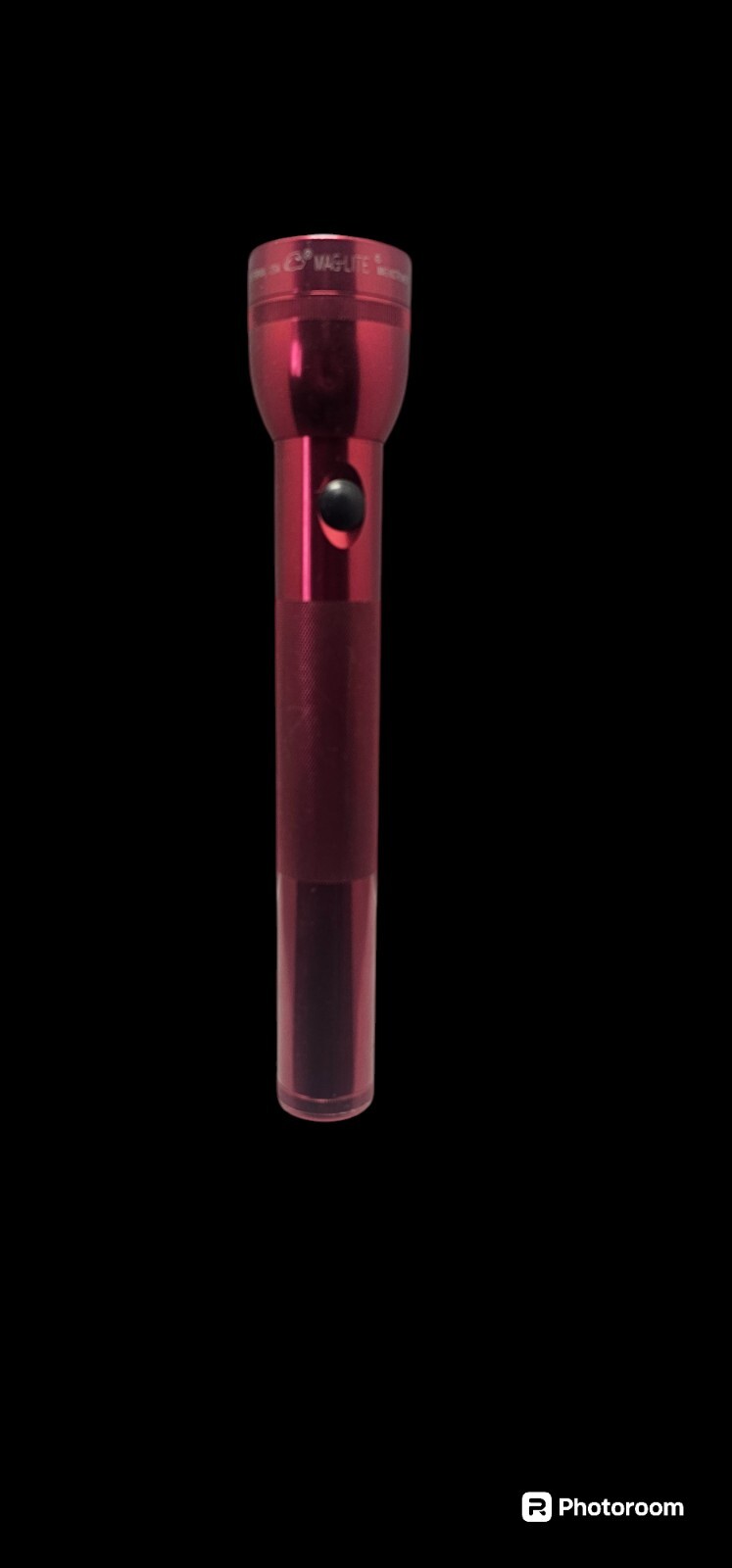 MagLite Three D Cell Red S3D015 12 1/4″ overall. Requires three D cell batteries