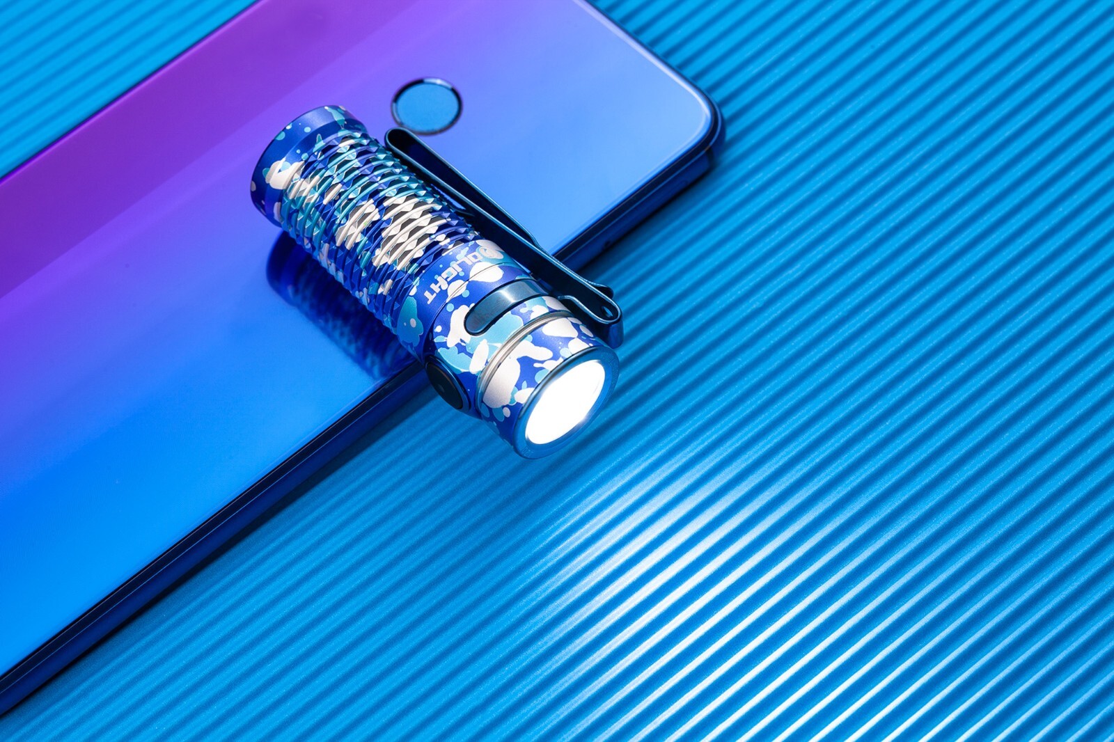 Olight Baton 3 Ocean Camouflage Premium, Portable Wireless Charger, 1200L, 166M