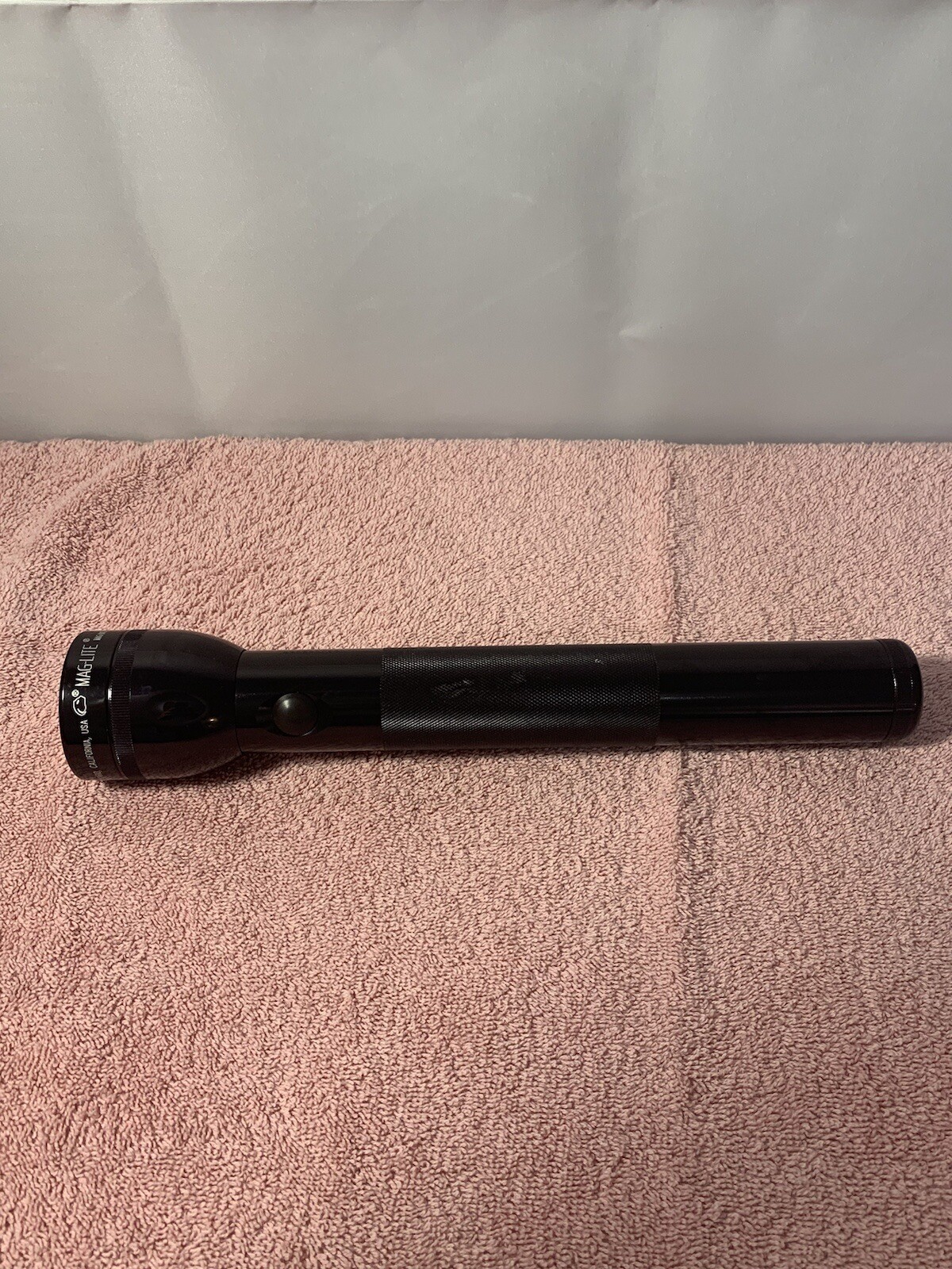 MAG-LITE 12” Black Vintage Mag Instrument Ontario California USA W/ Batteries