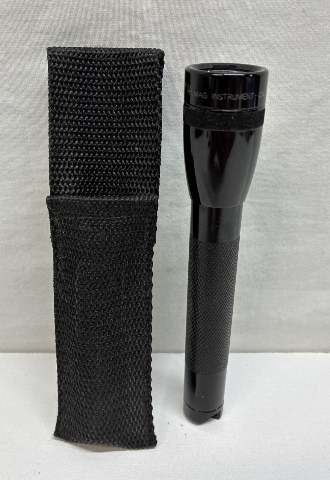 Mag-Lite Mini Maglite AA Black Aluminum Flashlight Nylon Holster USA