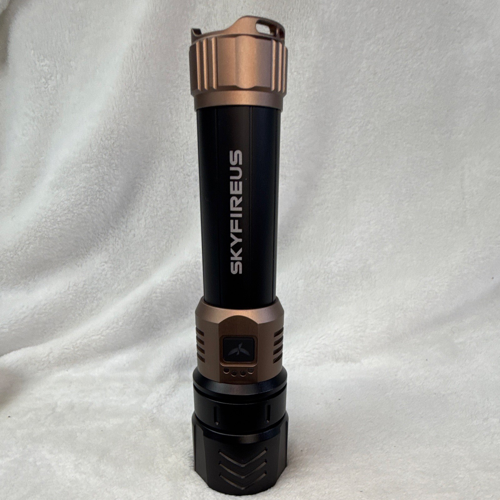 SKYFIREUS SF-1097L-8 LED 3000lm 600m IPX6 Rechargeable Flashlight Strap