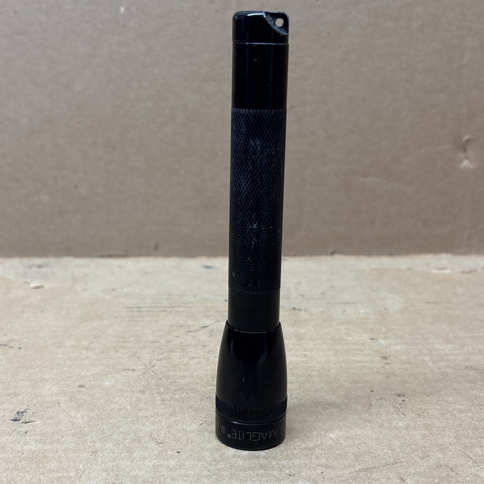 MINI MAGLITE Incandescent Flashlight Black AA Compact Water Resistant – Works!