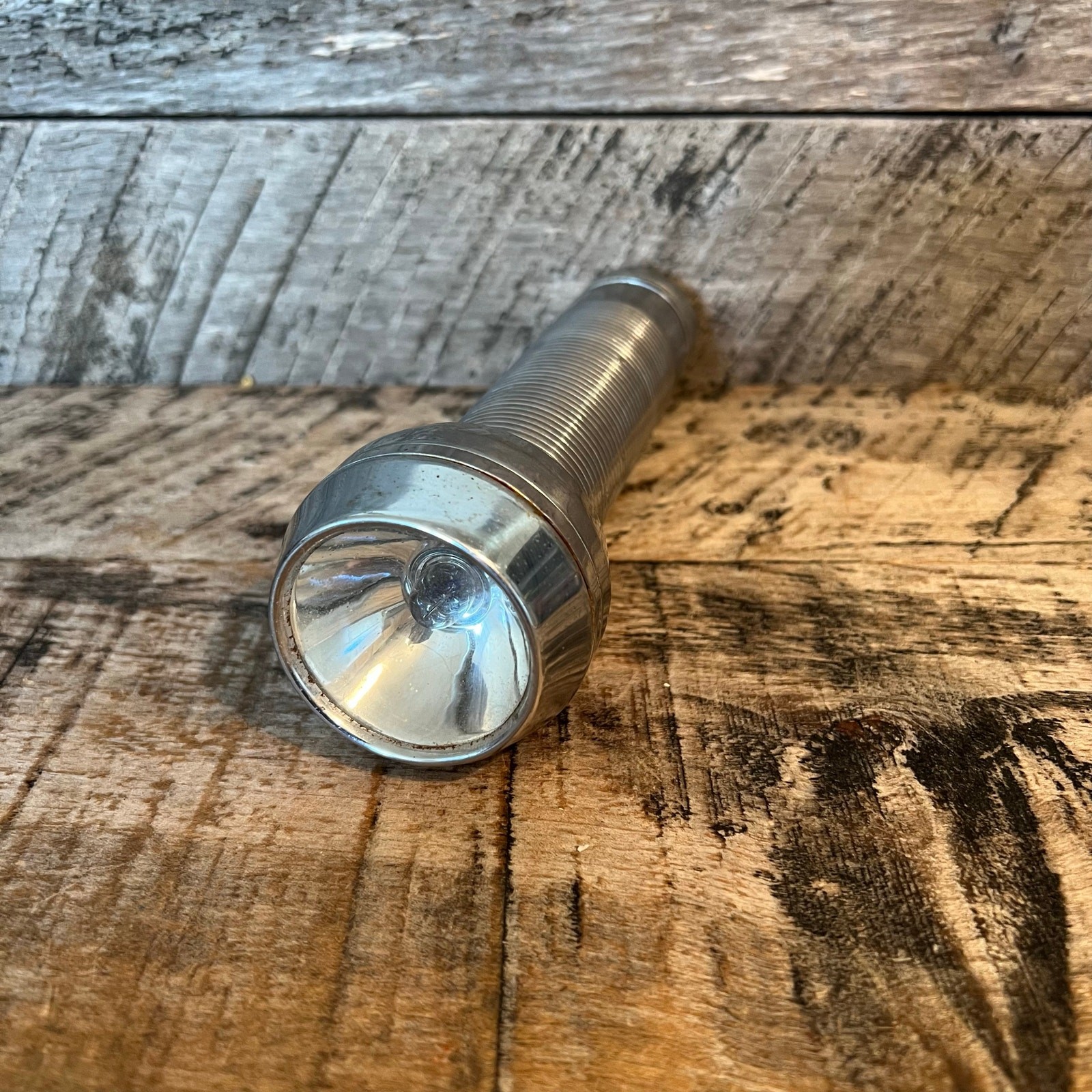 Vtg Metal Flashlight Heavy Duty Industrial Camping Outdoor Work Light Retro