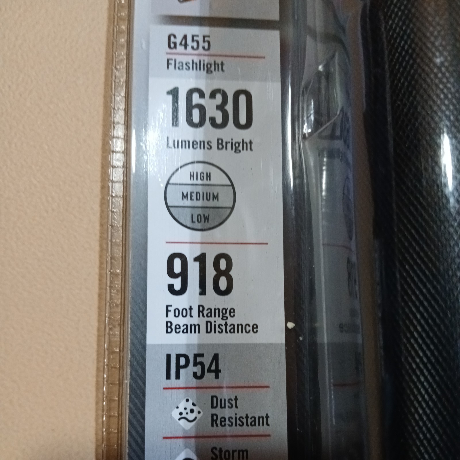 Brand New Coast G455 Bright LED Flashlight 1630 Lumens w/ Batteries Focus Beam