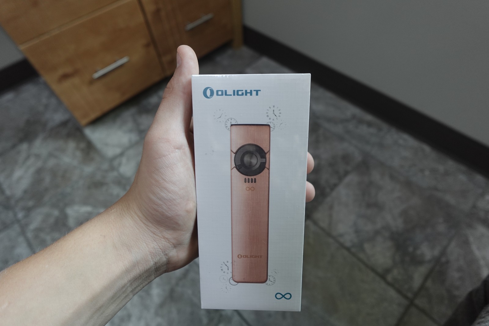 Olight Arkfeld Cu 1000 Lumens Flat Flashlight – Eternal 3