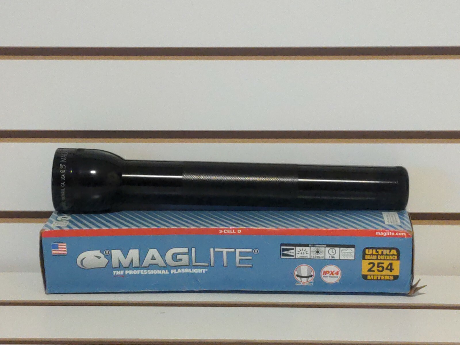 MagLite – S3D015 Maglite Heavy-Duty Incandescent 3 Cell in Display Box, Black