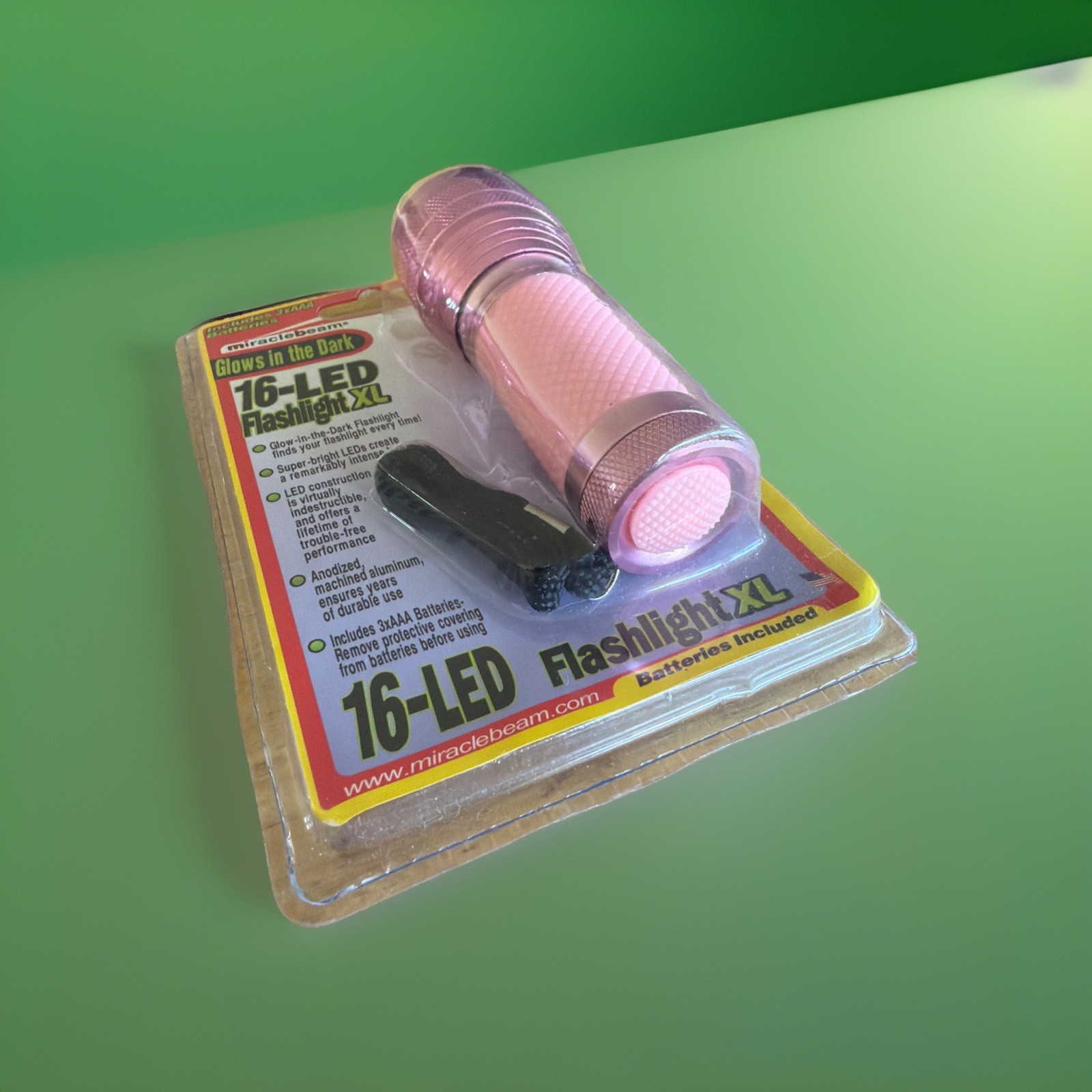 NEW Miracle Beam 16-LED Flashlight XL Pink Glow in the Dark NO- Batteries