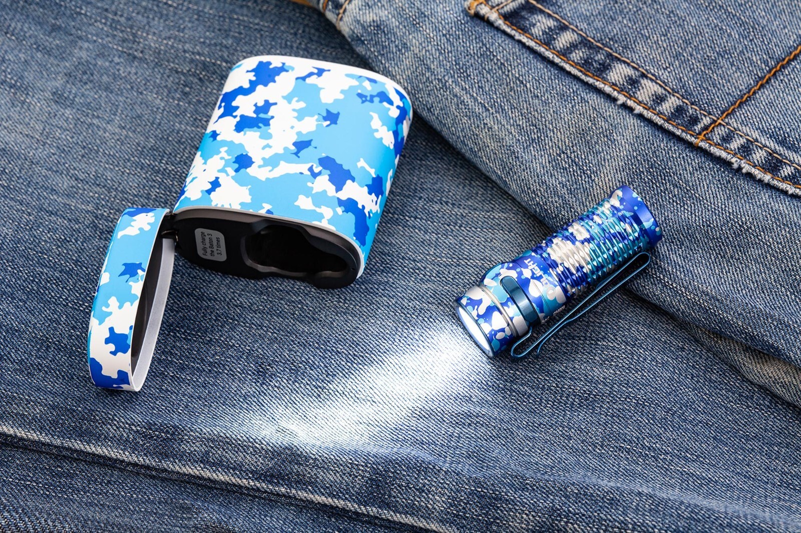Olight Baton 3 Ocean Camouflage Premium, Portable Wireless Charger, 1200L, 166M