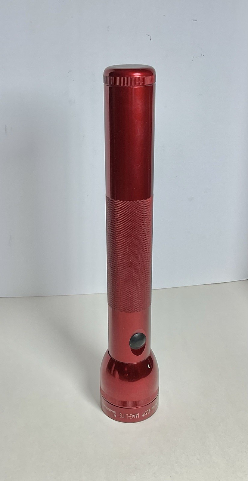 Vintage MAG-LITE MAGLITE FLASH LIGHT 12 1/2 INCH 3D CELL Red