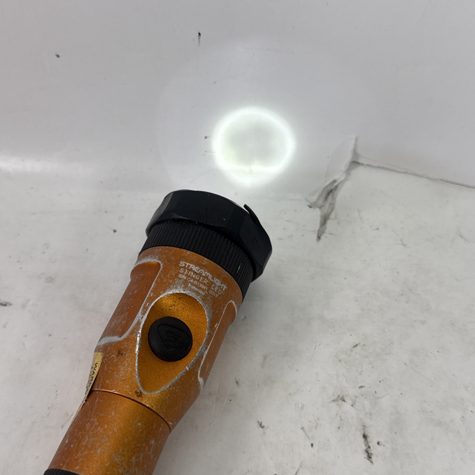 Streamlight Stinger LED Flashlight With Battery & Charger (Orange) | TESTED