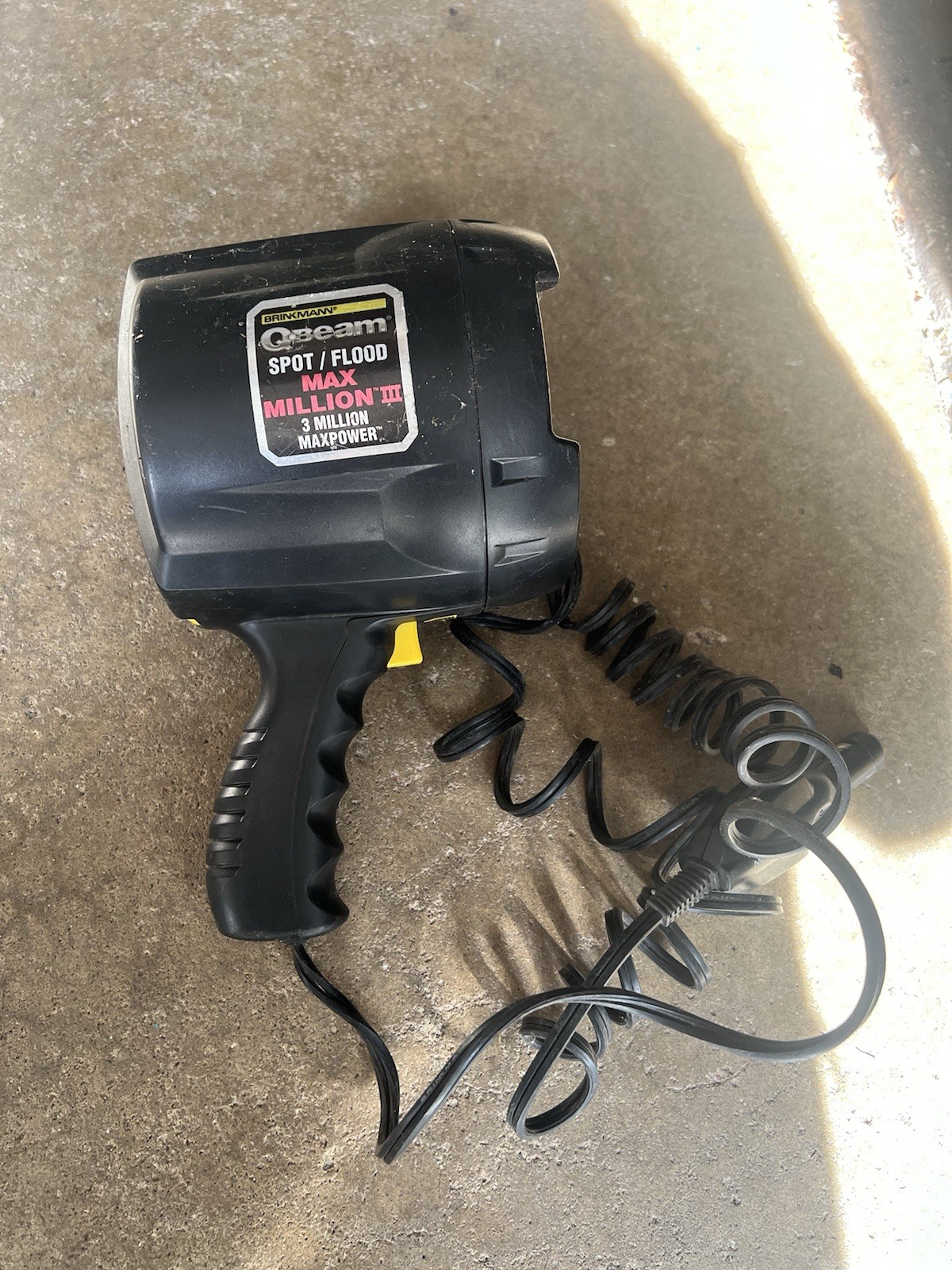 Brinkmann 800-2301-0 1200 Lumens Q-Beam Max Million III 12V DC Spotlight