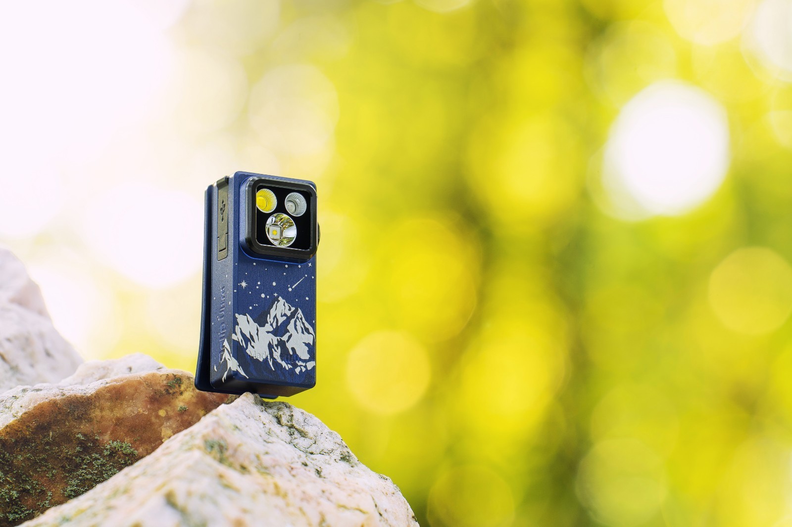 Olight Oclip Ultra Snowy Summit Clip-On Light & U1 Pro Multitool Carbon Fiber