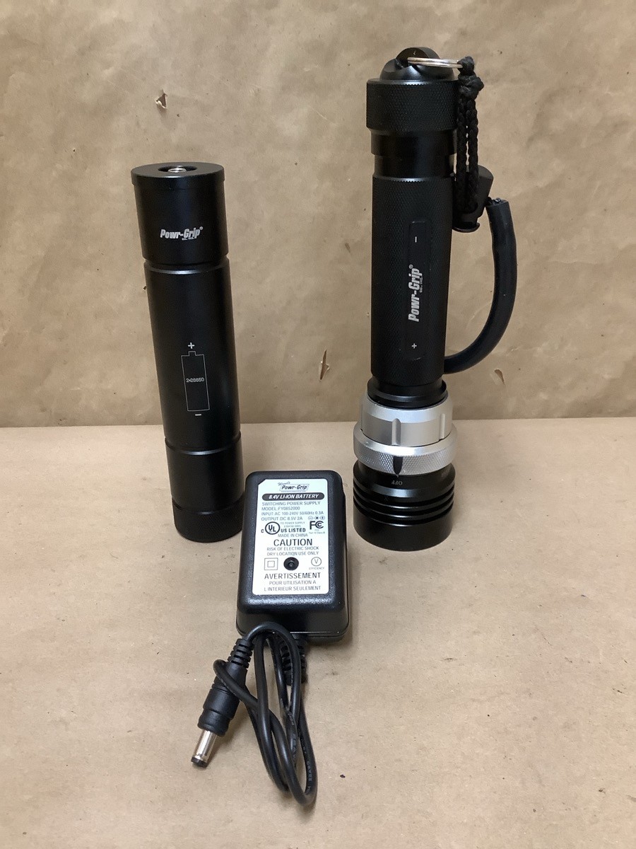 POWR-GRIP CO INC. FLASHLIGHT KIT WITH BATTERY & CHARGER IN BLACK CAS (B42012948)