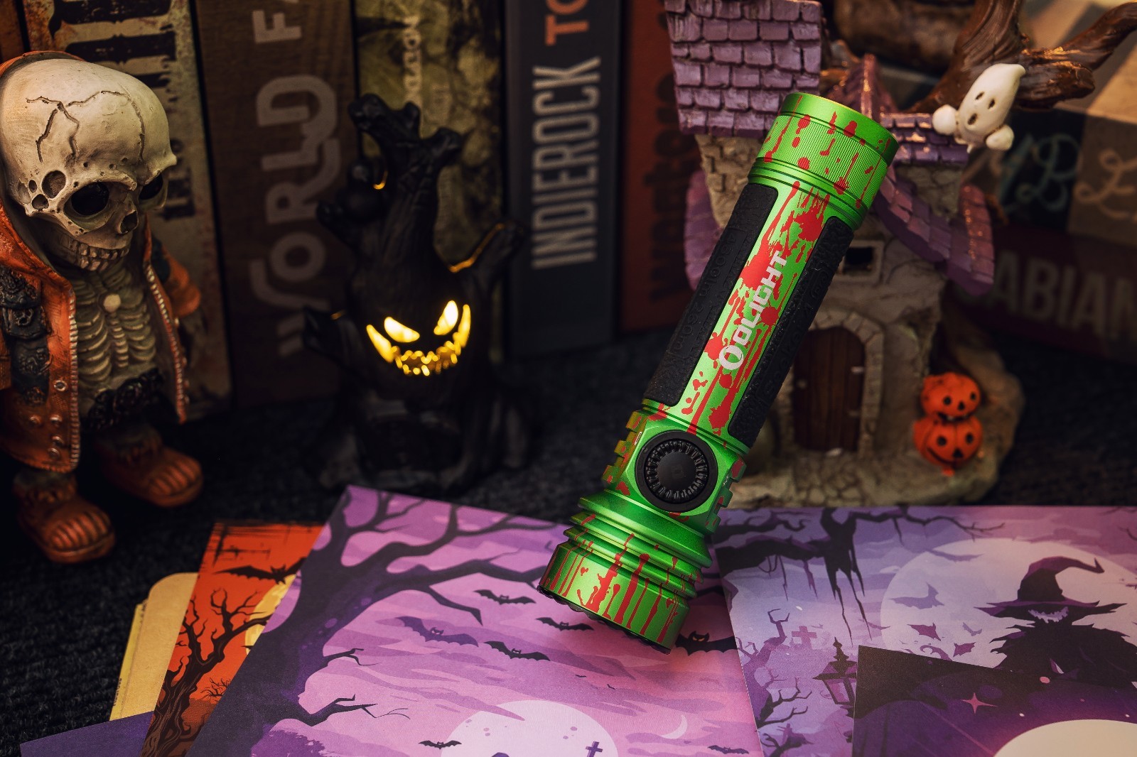 Olight Seeker 4 Pro Zombie Green Flashlight, Versatile Holster, 4600 Lumens, CW