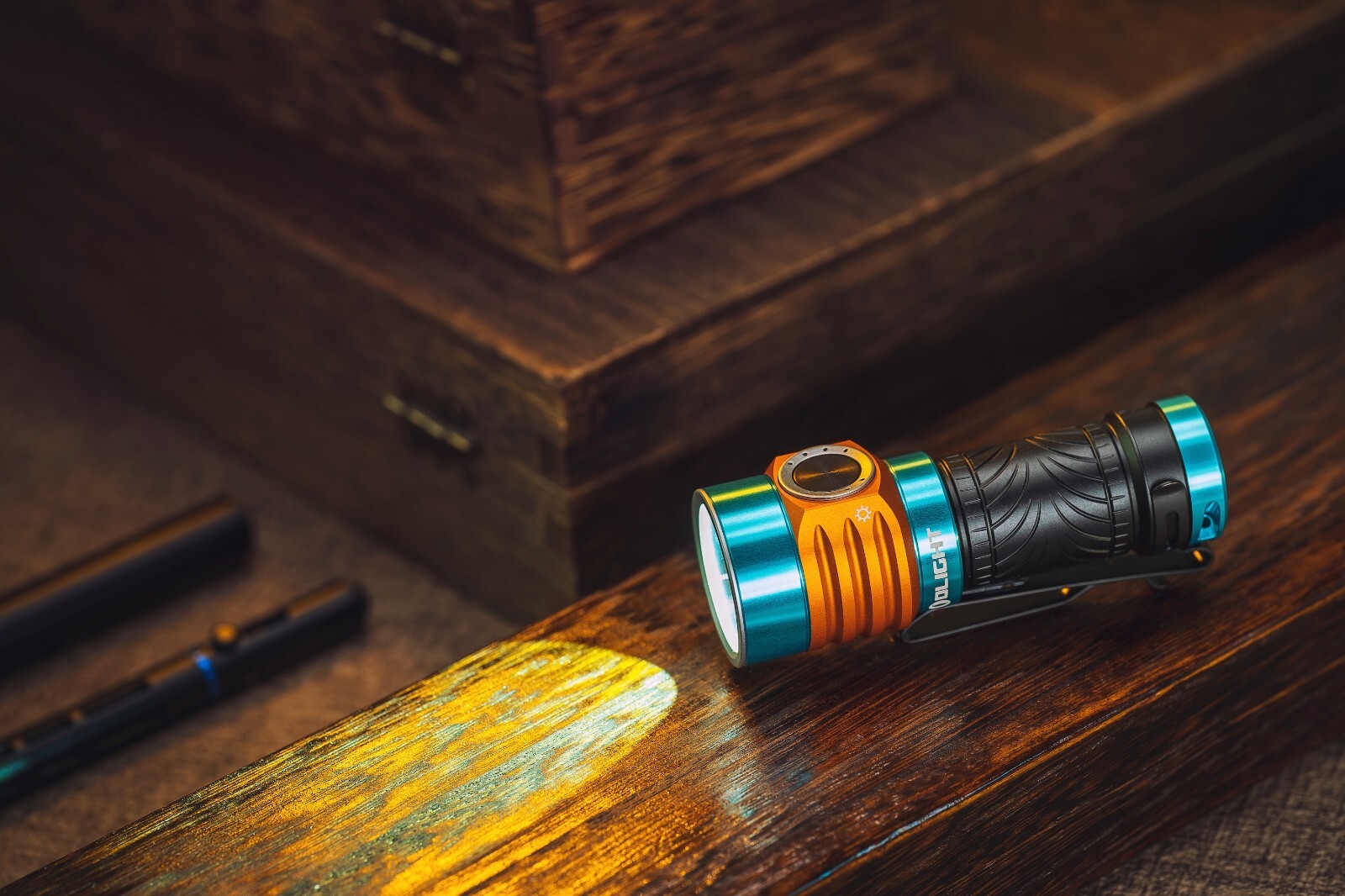 Olight Baton Turbo Roadster Flashlight, 510m Long-Range Beam, Black, 1000 Lumens