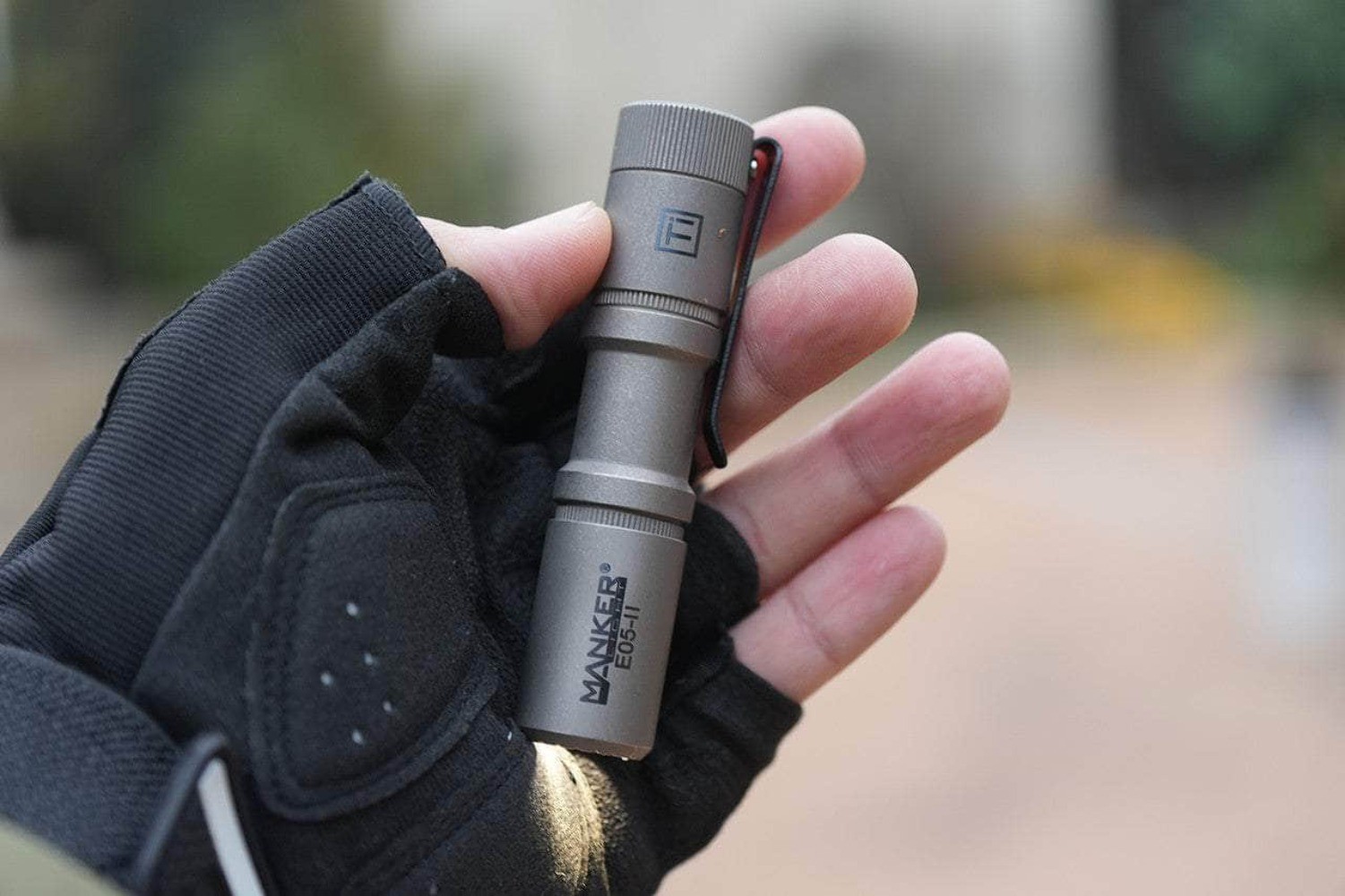 Manker E05 II – Stonewashed Ti