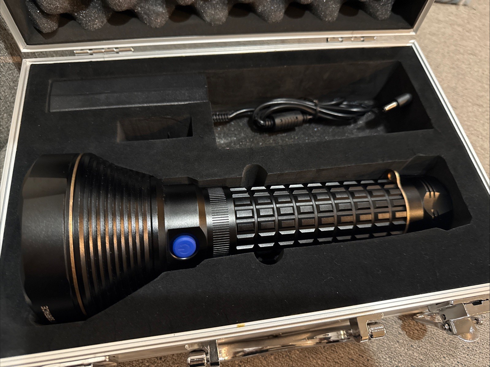 Olight SR92 Intimidator Cree XM-L T6 LED Flashlight – Powerful 1700 Lumens