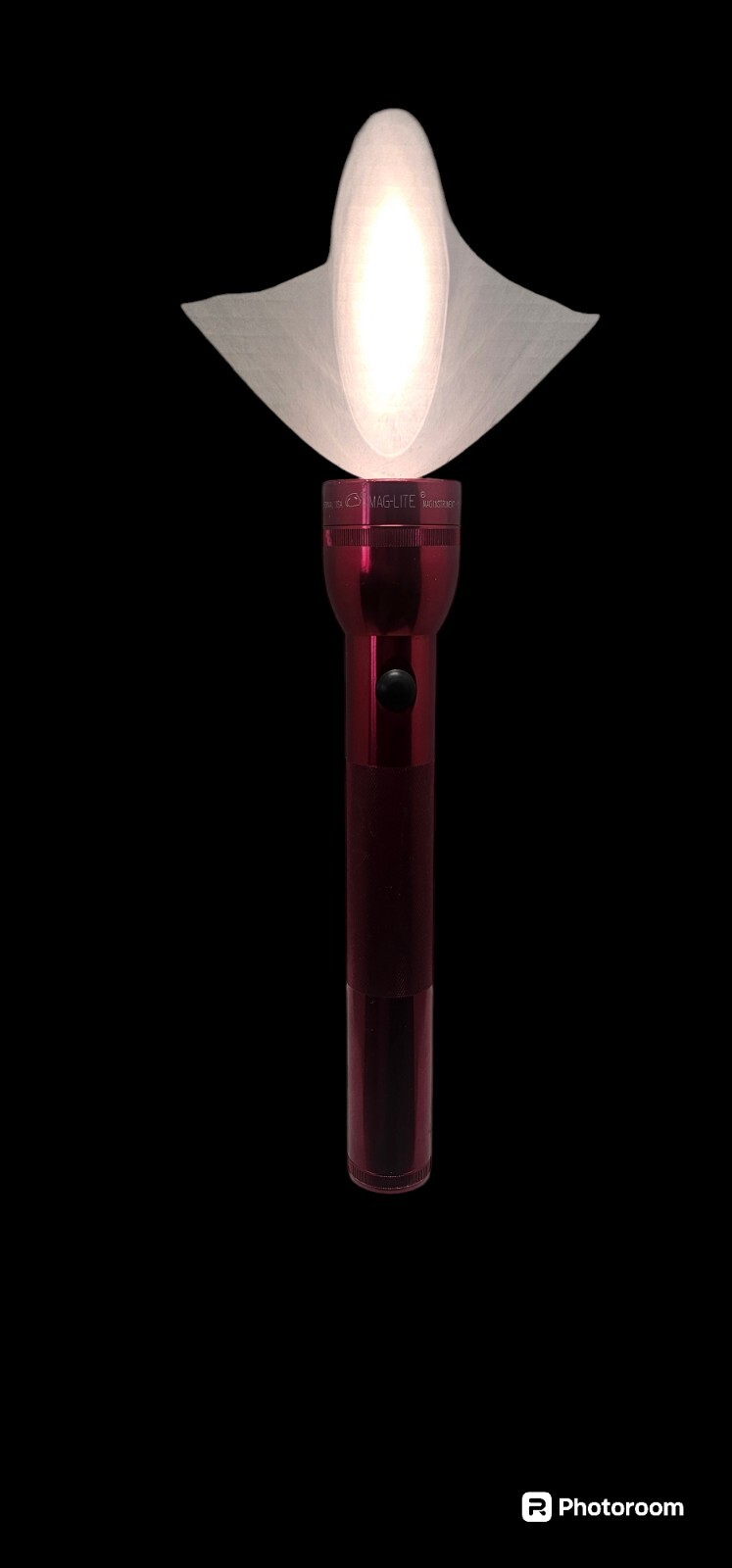 MagLite Three D Cell Red S3D015 12 1/4″ overall. Requires three D cell batteries