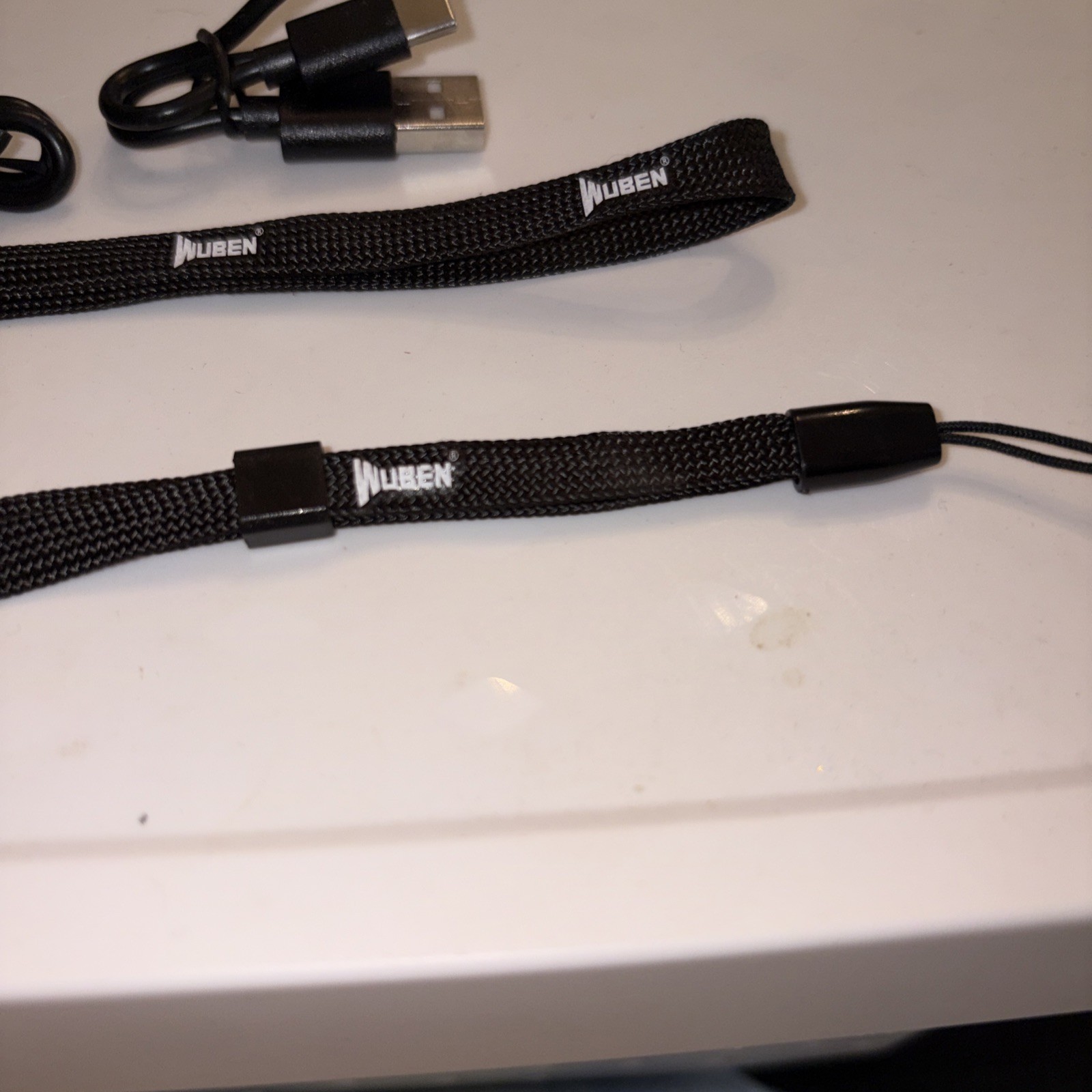 Wuben Flashlight Charger Cords USB USB-C And Straps Set Pair Black
