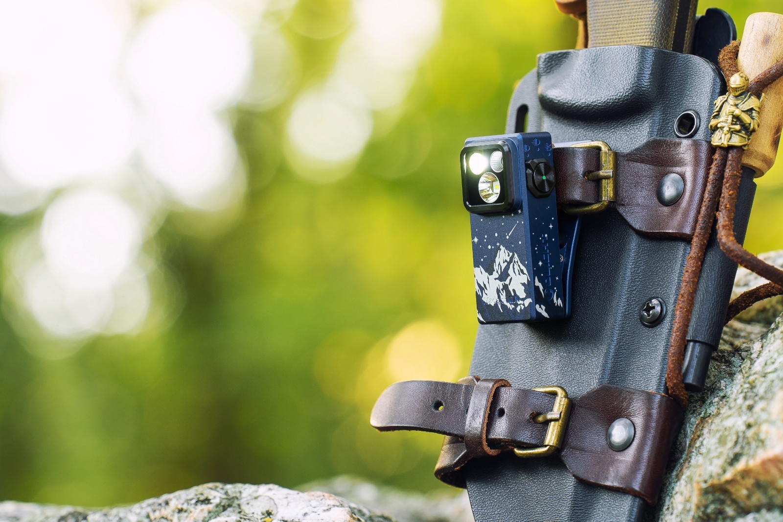 Olight Oclip Ultra Snowy Summit Clip-On Light & U1 Pro Multitool Carbon Fiber