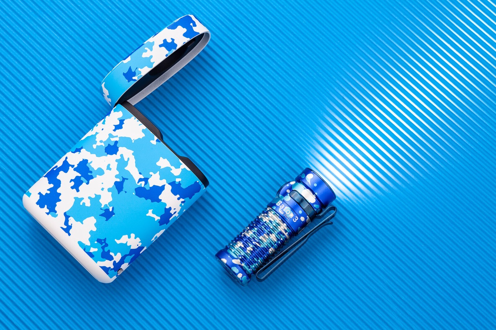 Olight Baton 3 Ocean Camouflage Premium, Portable Wireless Charger, 1200L, 166M