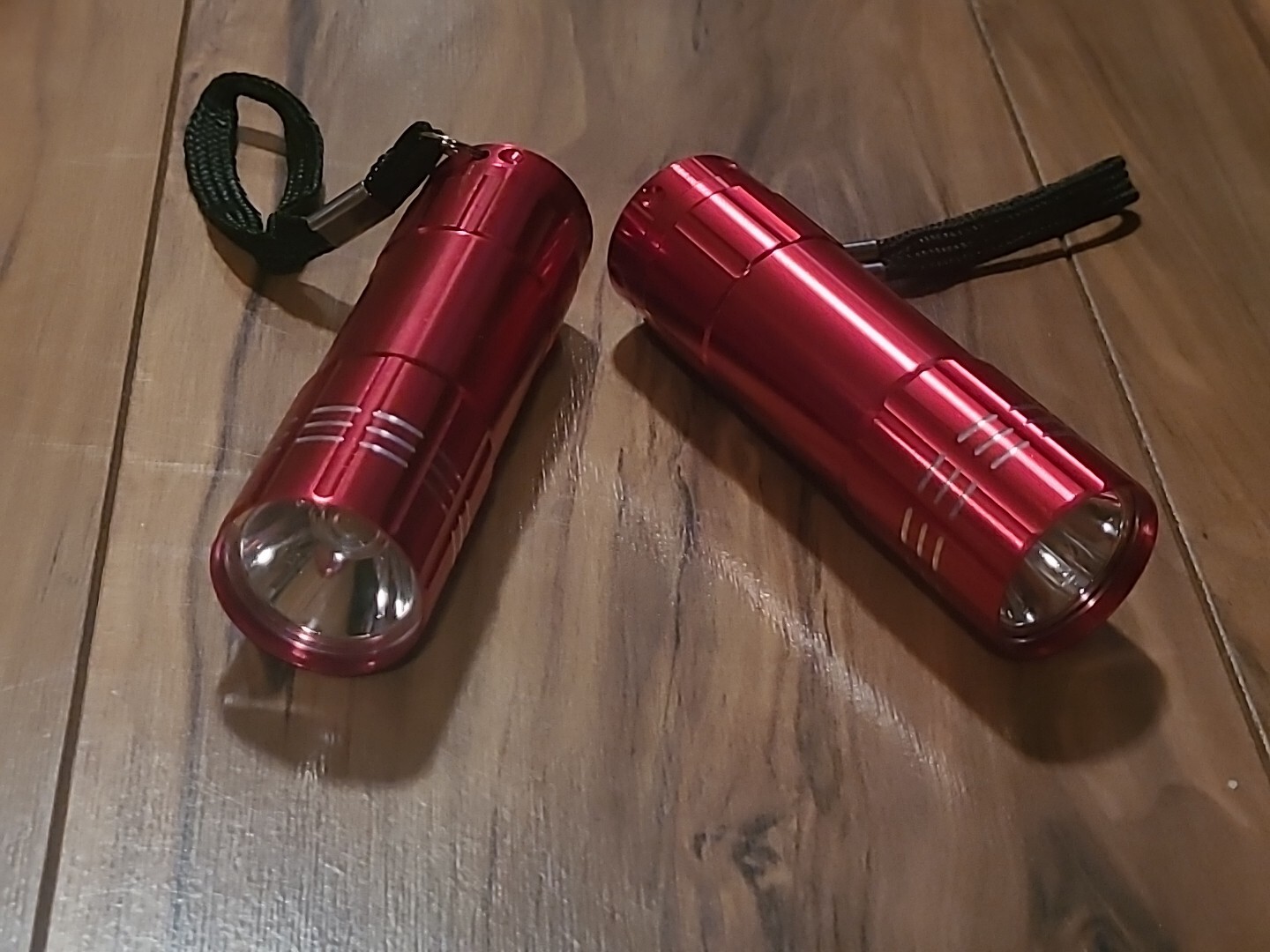 BRAND NEW X2 1 BULB LED FLASHLIGHTS (batteries included) Great Gift