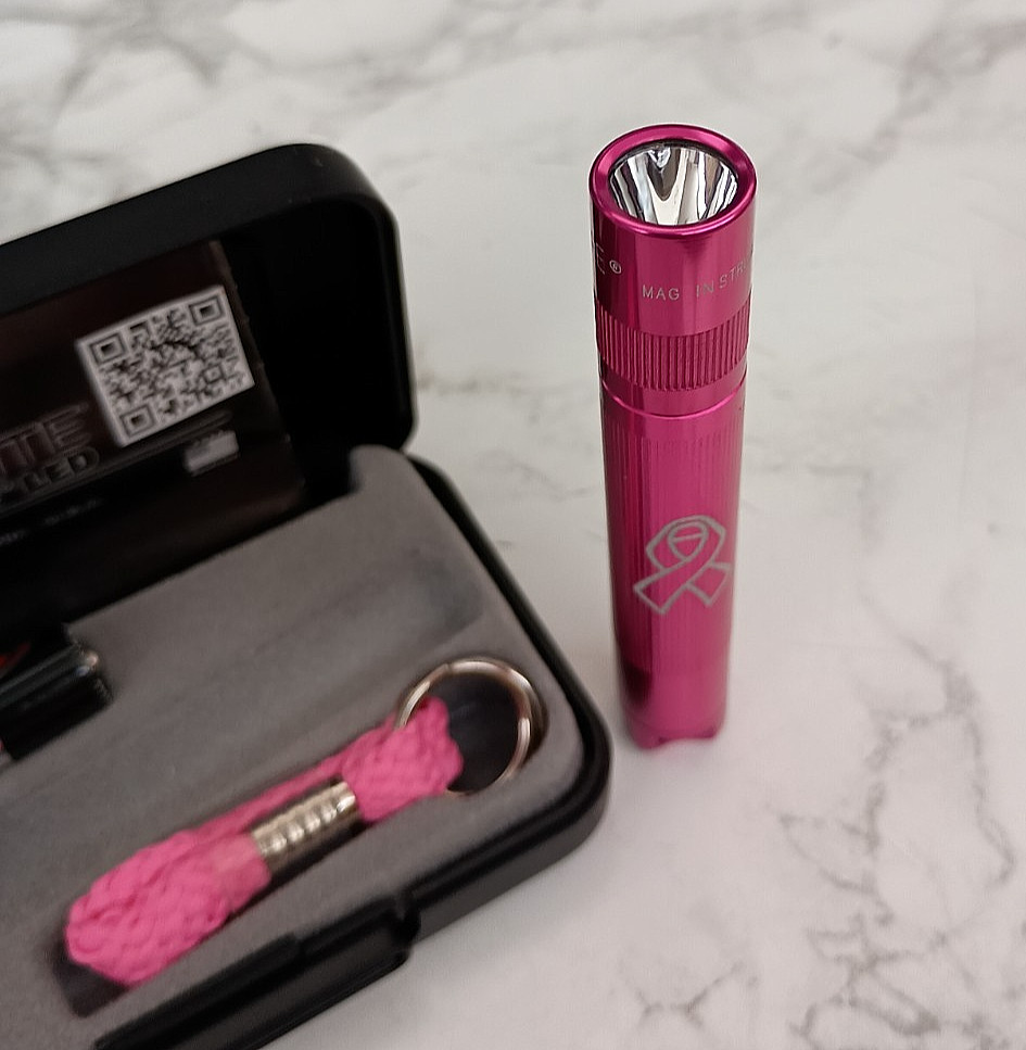 Maglite Flashlight LED Solitaire 1-Cell AAA Pink with Presentation Gift Box NBCF