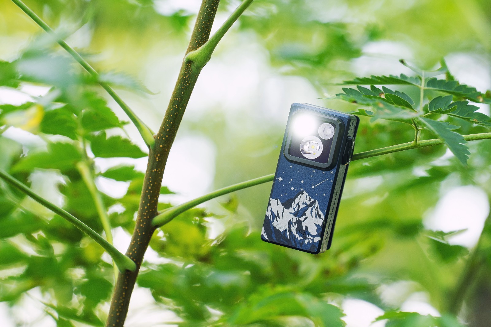 Olight Oclip Ultra Snowy Summit Clip-On Light & U1 Pro Multitool Carbon Fiber