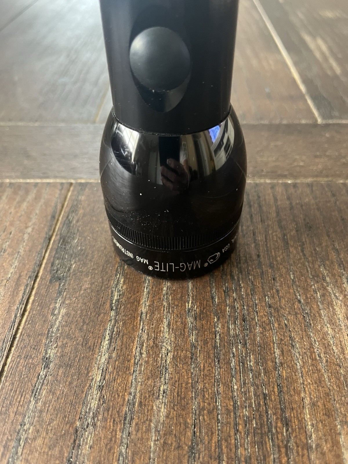 Working LED Mag-Lite 2 D Cell 10 inch Flashlight With Extra Bulb Included