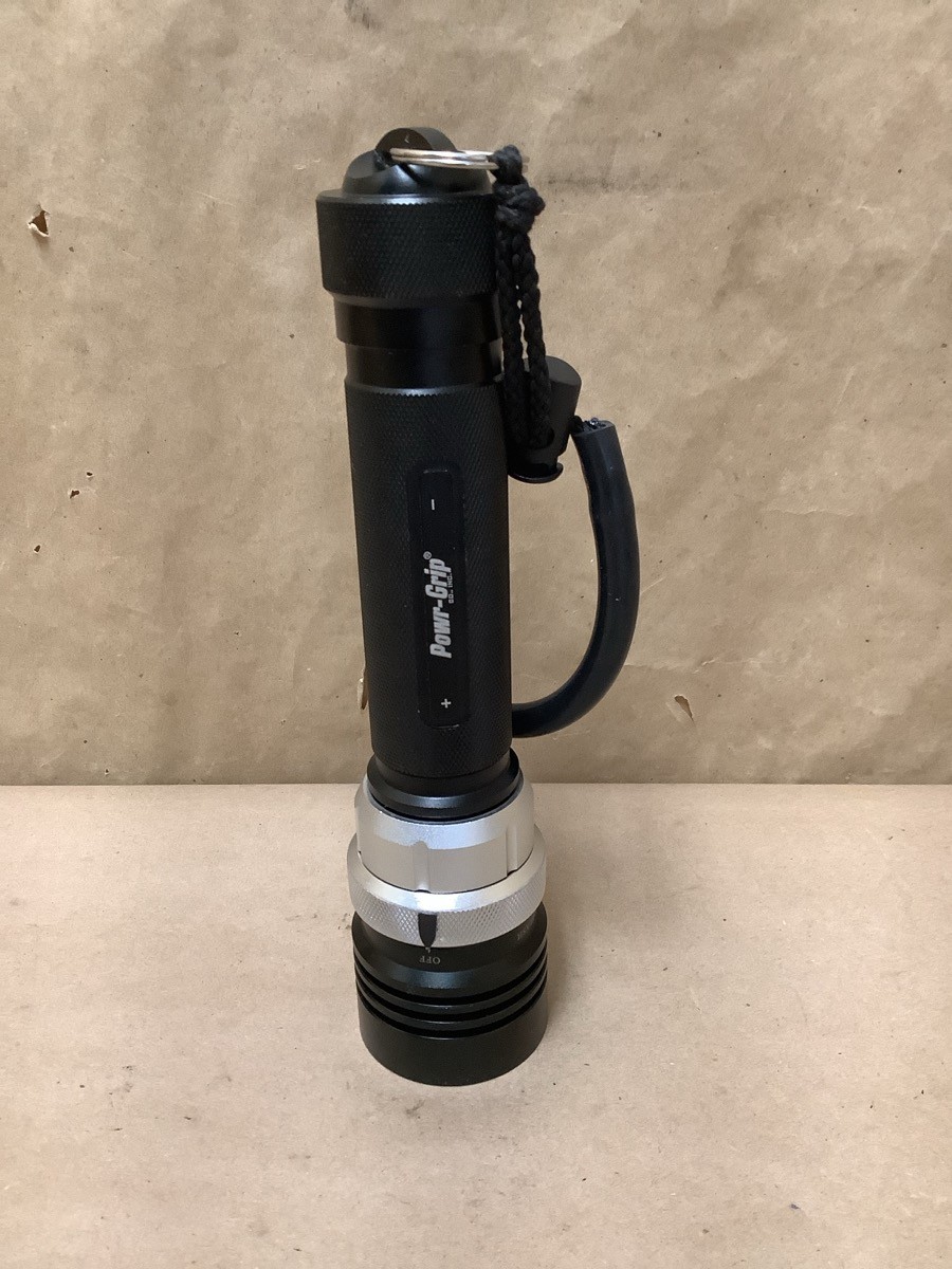 POWR-GRIP CO INC. FLASHLIGHT KIT WITH BATTERY & CHARGER IN BLACK CAS (B42012948)