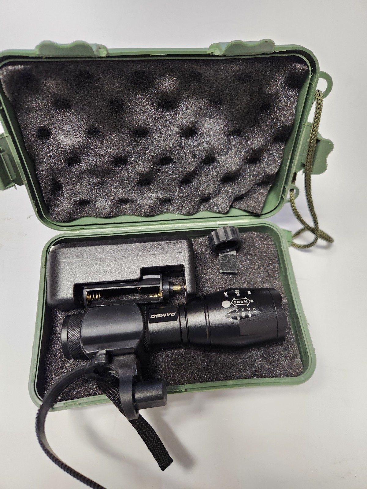 RAMBO XML-T6 Strong Light Flashlight Clips to Bike Rechargeable Waterproof (Ebay