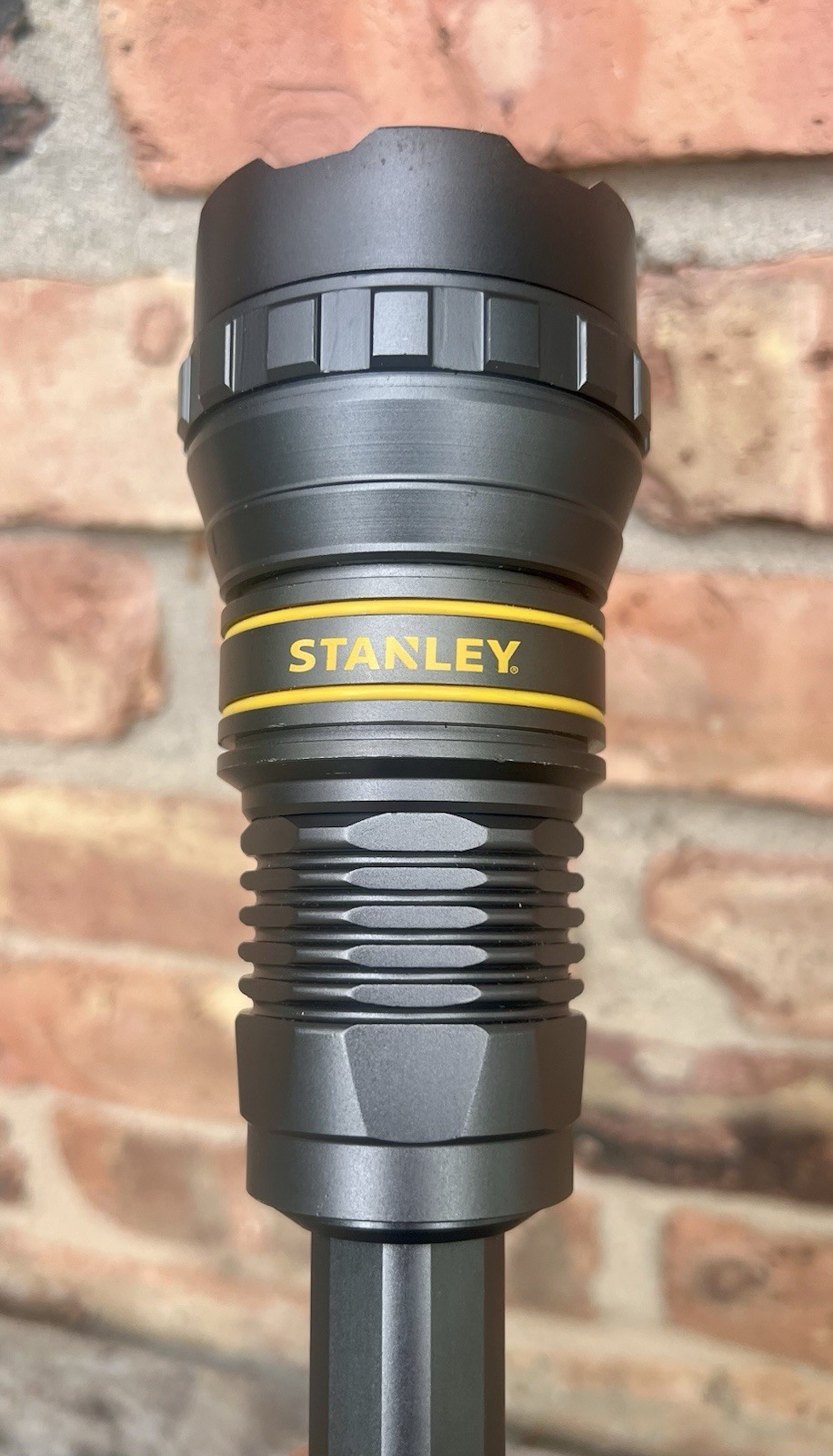 1000 Lumens High Power Rechargeable LED Hand-Held Flashlight with Portable USB P