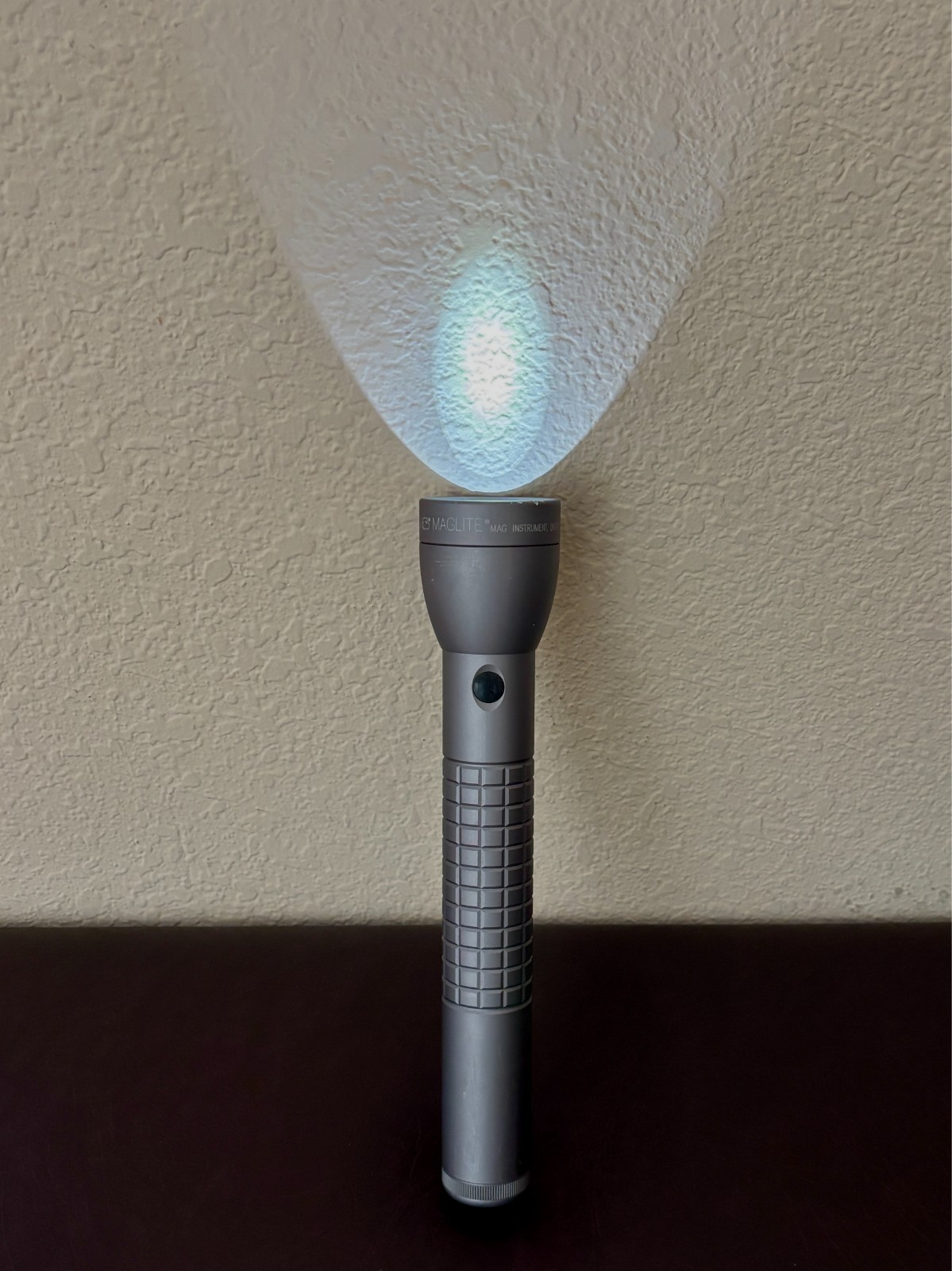 MAGLITE ML300LX 3 D cell Torch/Flashlight Professional Tactical Model Knurled