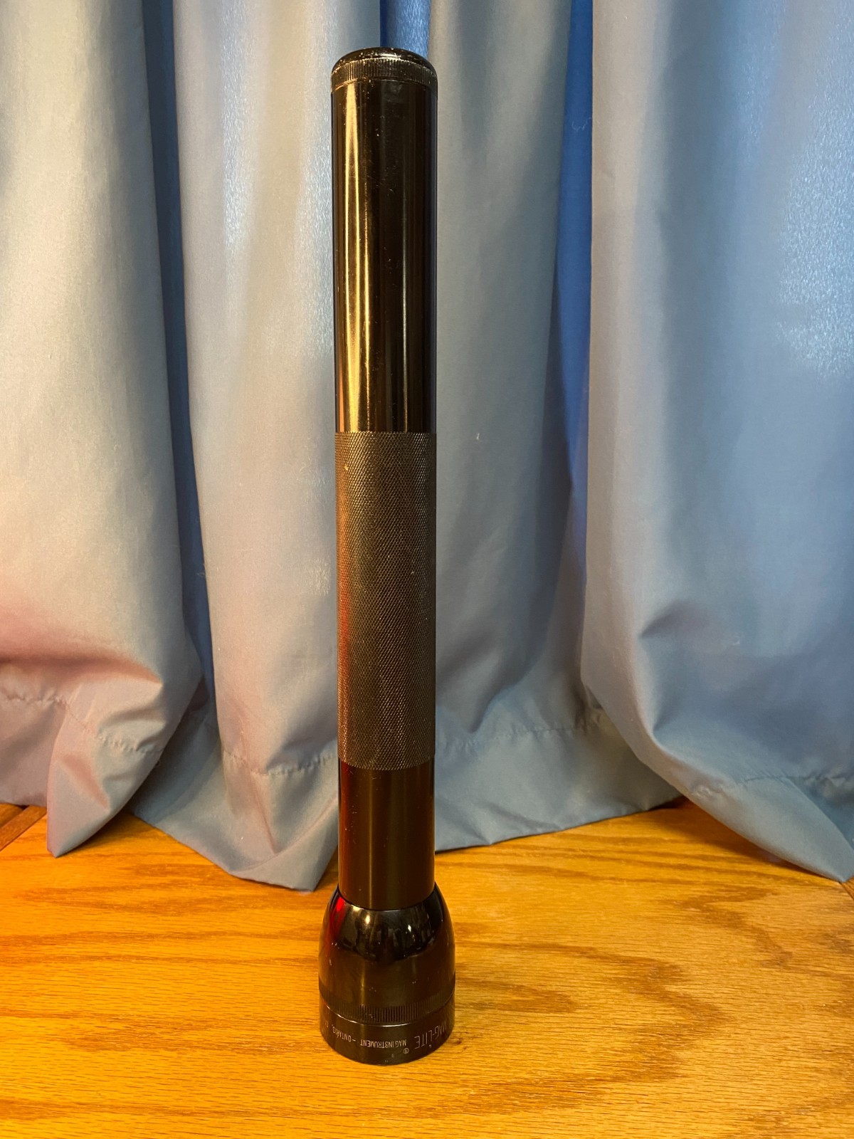 MAG-LITE 15″ Heavy Duty Black 4 D-Cell Flashlight Instrument USA Tested Works