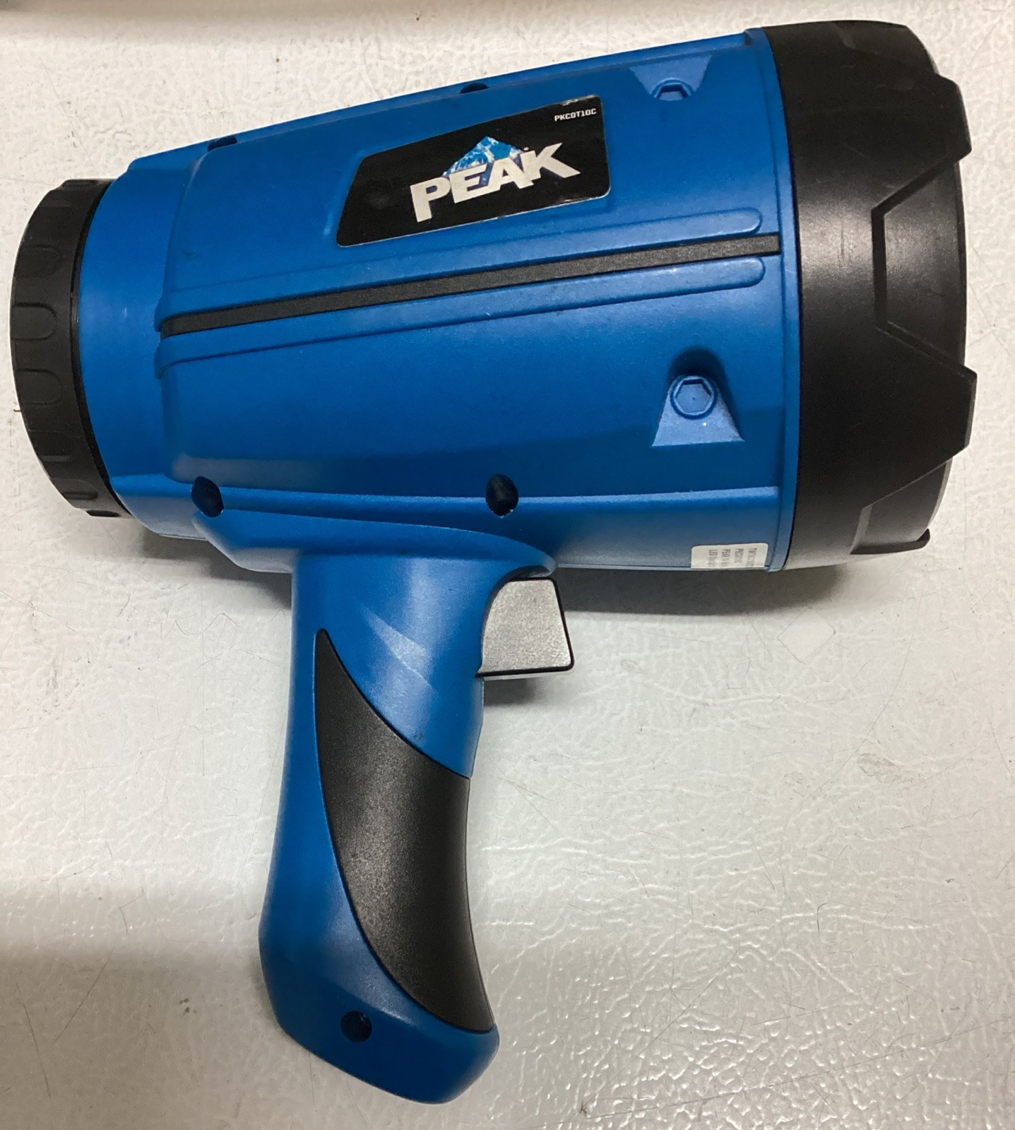 Peak 660 Lumens 10 Watt Led Spotlight With AA Batteries