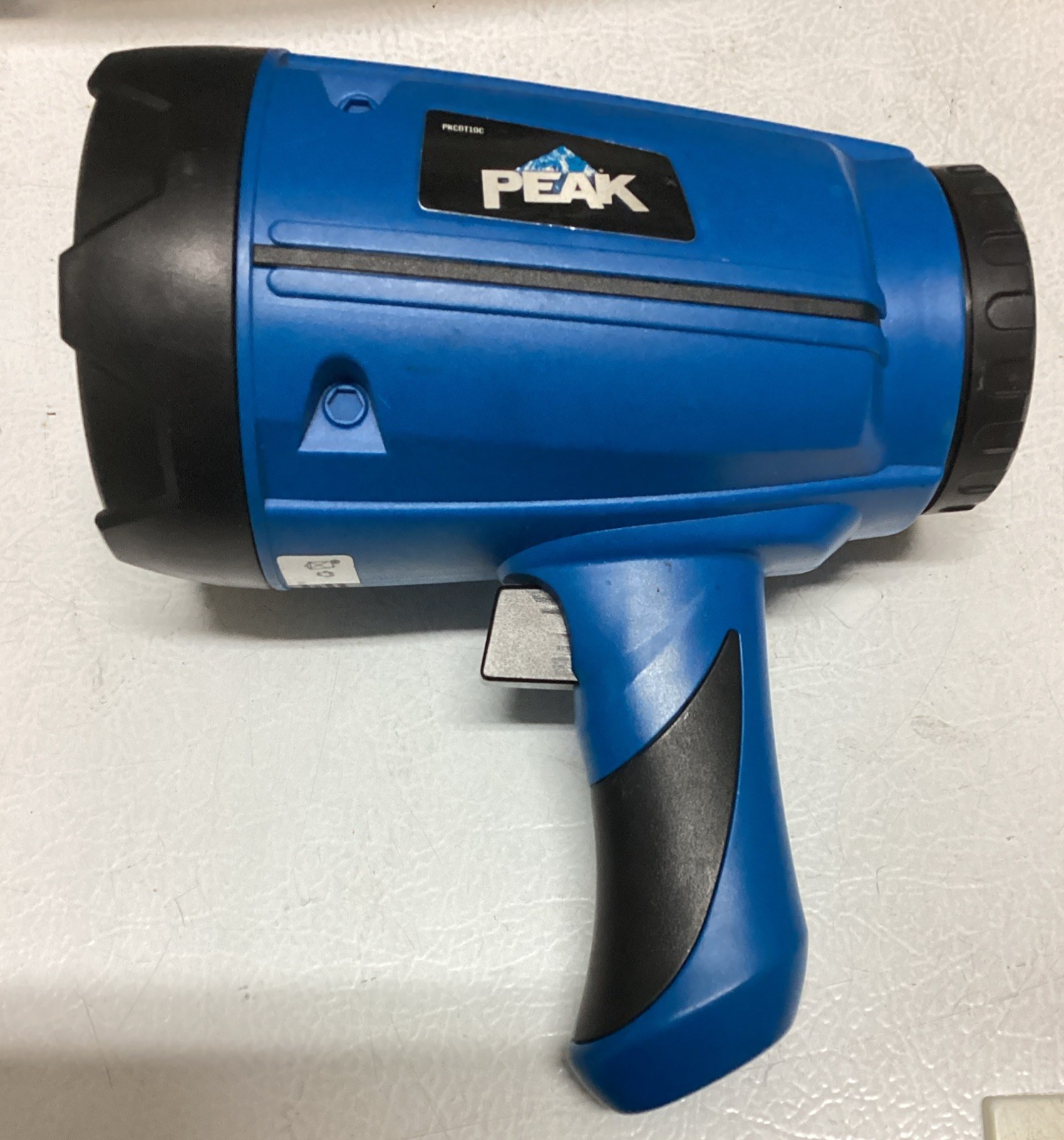Peak 660 Lumens 10 Watt Led Spotlight With AA Batteries