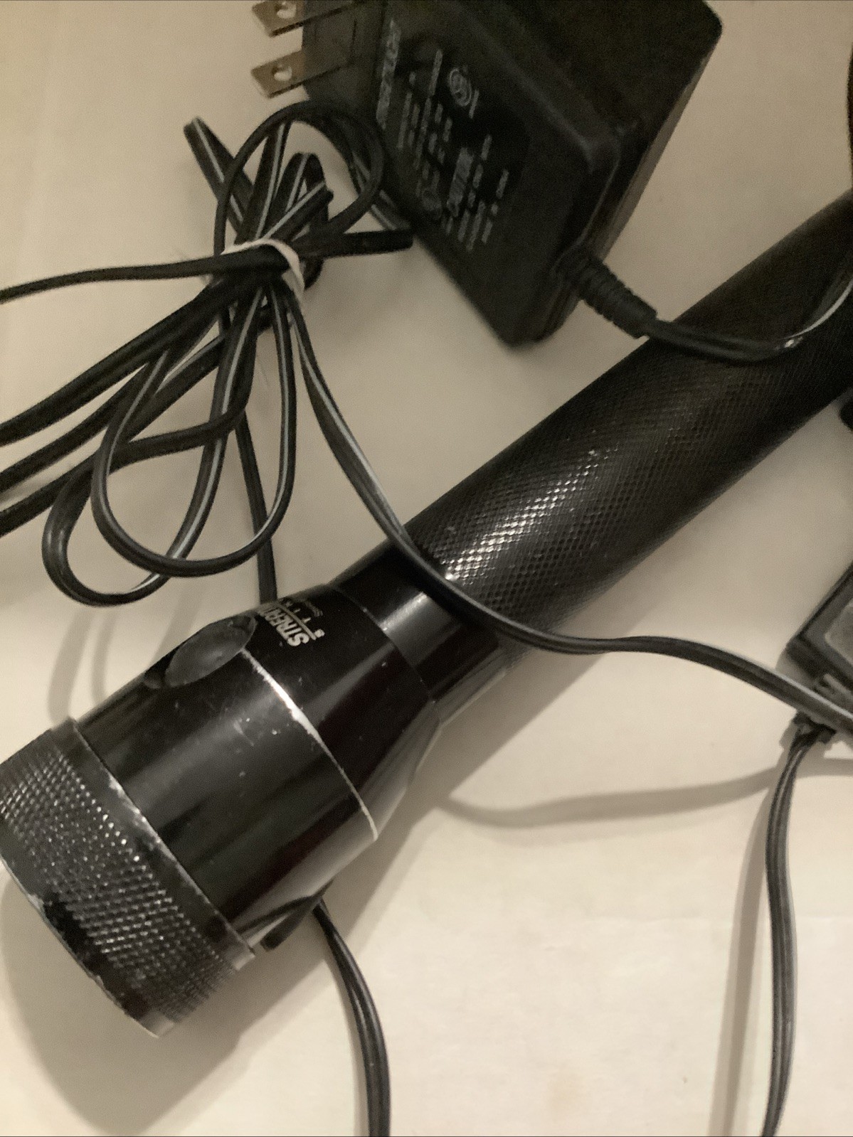 PRE-OWNED FLASHLIGHT, CHARGER 110VOLT, AND CRADLE RECHARGABLE STINGER