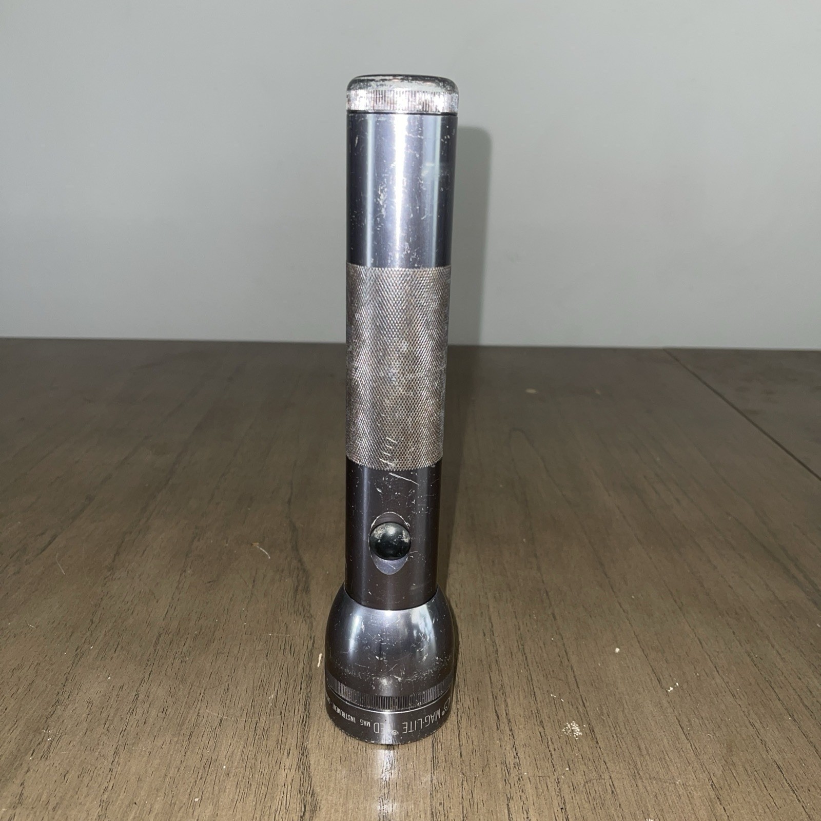 Vintage MAG-LITE 10” Mag Instrument 2 D Cell Flashlight USA Silver