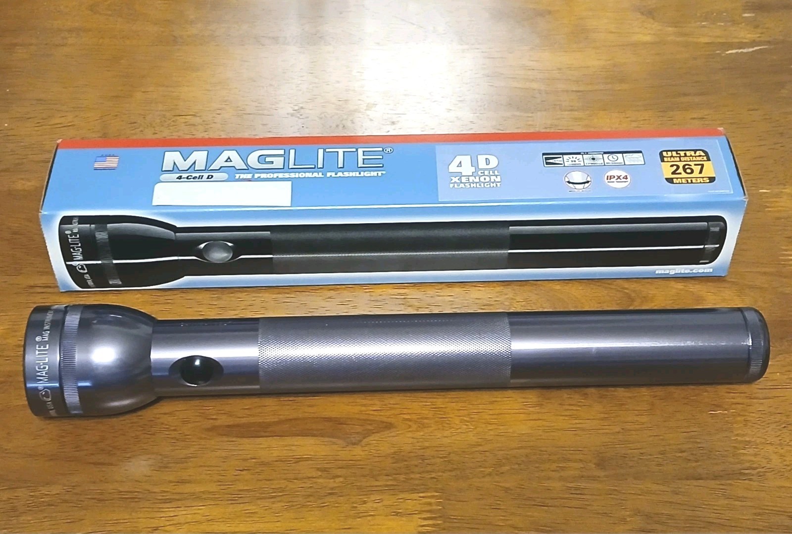 Maglite Xenon 4D Cell Flashlight USA Extra Bulb Excellent in Original Box