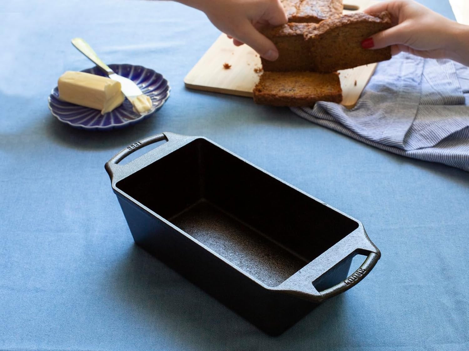 Lodge Seasoned Cast Iron Loaf Pan – Pre-Seasoned 8.5×4.5 Inch, Black