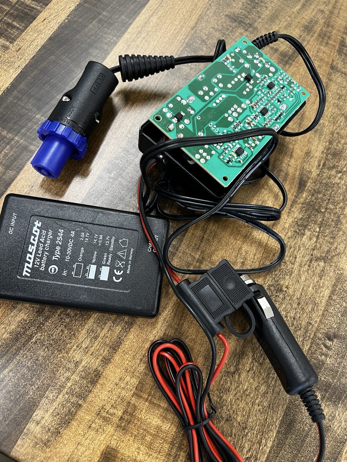 Pelican 9430 Remote Area Light 12v Chargers Tested Working But Rough Lot Of 3