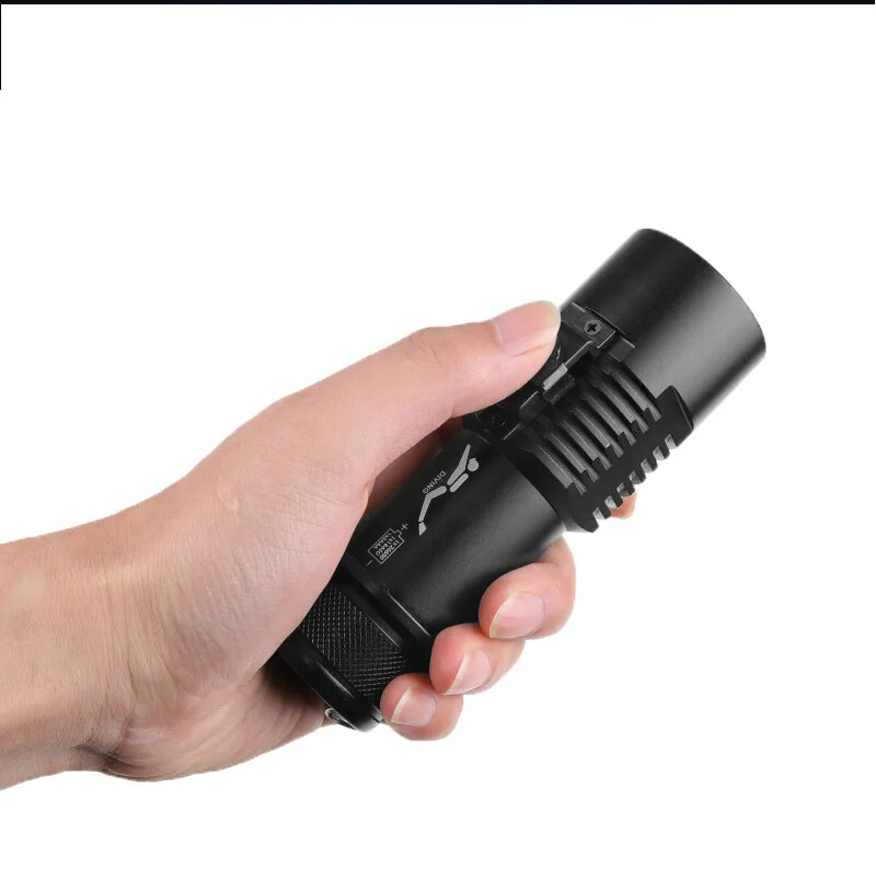 Super Bright Diving Flashlight P70 LED IPX8 Waterproof Professional Diving Light