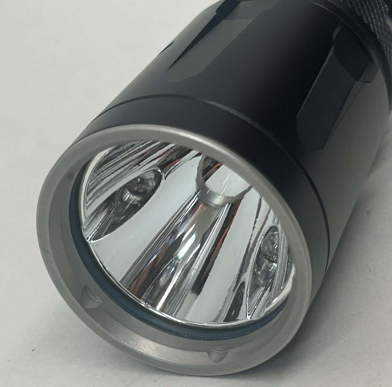 Nitecore SRT7 Revenger Flashlight No Battery