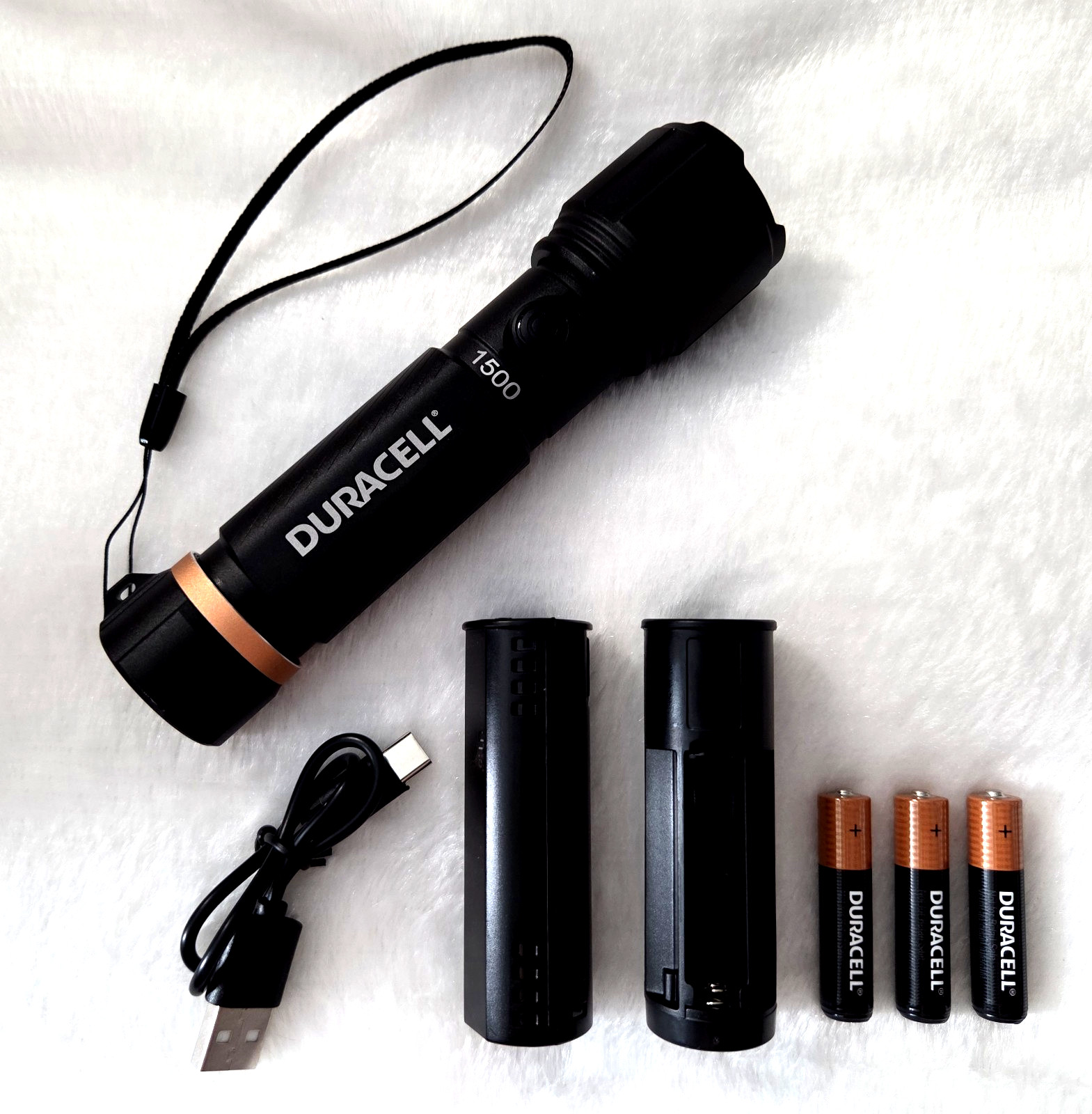 Duracell Durabeam Ultra Hybrid LED Flashlight 1500 Lm Rechargeable or Batteries